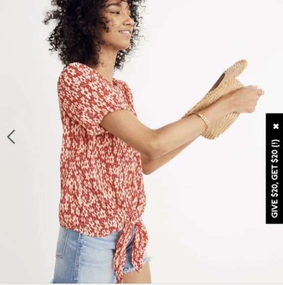 Madewell Crinkled Button-Back Tie Tee in Full Bloom Red Small - Picture 3 of 9
